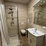 Modern, Comfortable Near The Metro