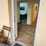 Apartment Modern, Comfortable Near The Metro