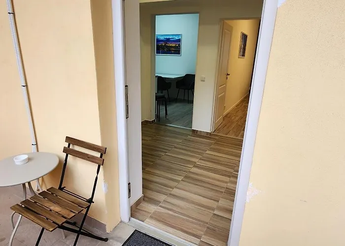 Apartment Modern, Comfortable Near The Metro