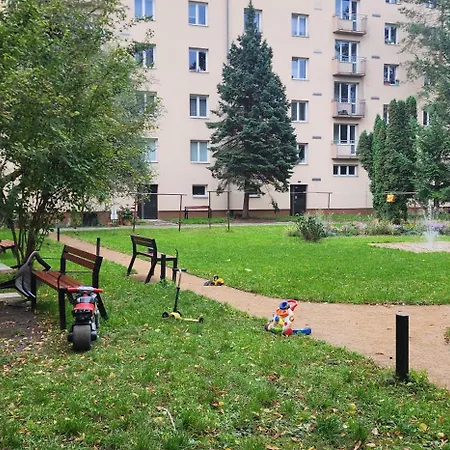 Modern, Comfortable Near The Metro Apartment