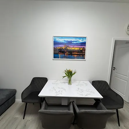 Apartment Modern, Comfortable Near The Metro Prag
