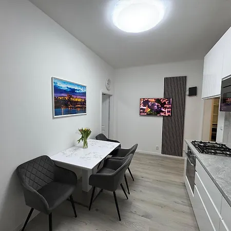 Apartment Modern, Comfortable Near The Metro Prag