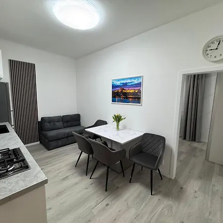 Modern, Comfortable Near The Metro * Prag